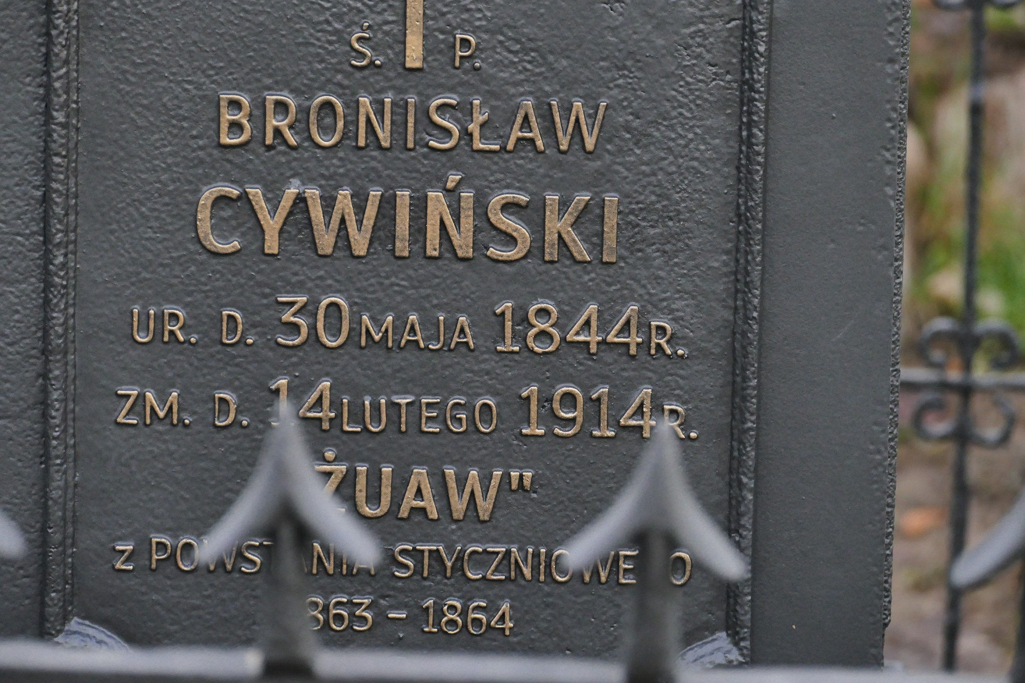 Nagrobek weterana Powstania Styczniowego - Bronisława Cywińskiego na cmentarzu w Kościelcu.